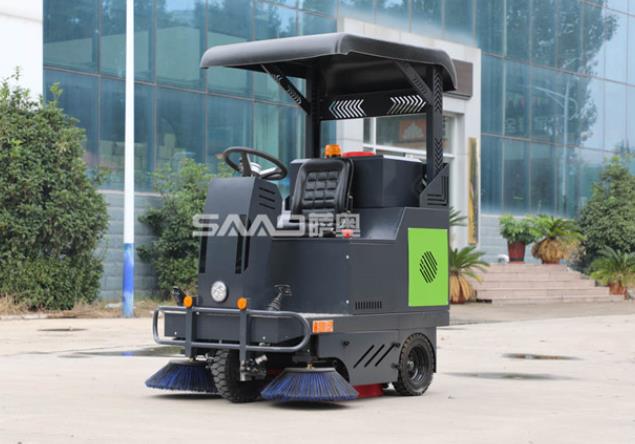 電動掃地車尼龍刷采用高密度，不放走一絲灰塵