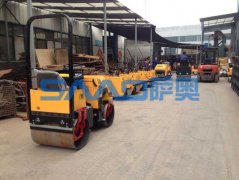 座駕壓路機(jī)、灌縫機(jī)等多種機(jī)器出口尼日爾